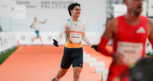 Paul Urich vence os 3.000 m na Copa do Mundo Indoor em Torino
