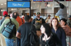 Trump assina ação executiva para pagar trabalhadores da TSA depois que o Congresso se opõe ao financiamento do DHS