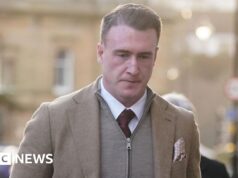 O ex-capitão de rúgbi da Escócia, Stuart Hogg, perdeu seu MBE.