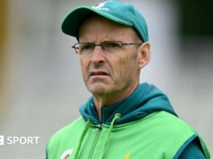 O críquete do Sri Lanka anunciou Gary Kirsten como o novo treinador principal.