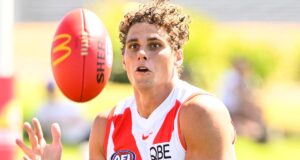O grande jogador da AFL, Luke Hodge, diz que o recruta de Sydney, Charlie Curnow, tem algo a provar contra o ex-jogador do Carlton
