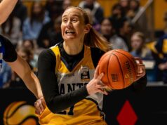 Sidebottom novamente marca a primeira vaga do Giants Feminino nas finais