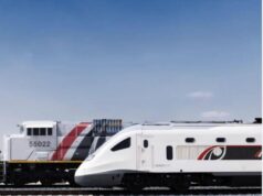 Etihad Rail opera um trem experimental de passageiros entre Al Ghuwaifat e Al Faya