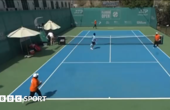 Conflito no Oriente Médio: tenistas fogem da quadra após ataque de drone iraniano nos Emirados Árabes Unidos, incêndio em terminal petrolífero próximo