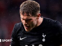 Tottenham: Mickey van de Ven diz que clube está em ‘cenário apocalíptico’ e sofrendo ‘golpe após golpe’