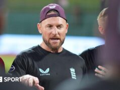 Brendon McCullum: O técnico da Inglaterra ‘não se desculpa’ pela atmosfera informal