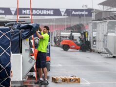 As equipes de Fórmula 1 estão lutando para chegar a Melbourne em meio ao conflito no Oriente Médio