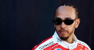 Fórmula 1: O comentarista David Croft espera melhor 2026 para Lewis Hamilton e Charles Leclerc da Ferrari