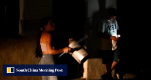 Manifestantes em Cuba invadem o escritório do Partido Comunista em meio à fúria do apagão.