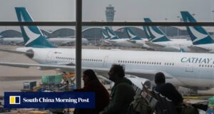 A Cathay Pacific quase dobrou sua sobretaxa de combustível na quarta-feira, à medida que o custo aumentou