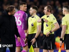 Leeds: Daniel Forke ‘nunca mais correrá’ após cartão vermelho