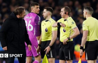 Leeds: Daniel Forke ‘nunca mais correrá’ após cartão vermelho