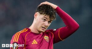 Evan Ferguson: Atacante da Roma perderá os play-offs da Copa do Mundo da República da Irlanda