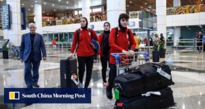 Seleção iraniana de futebol feminino chega à Malásia enquanto vídeo gera novos pedidos de asilo