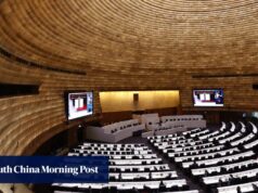 O parlamento da Tailândia abre em meio ao exame minucioso dos códigos de barras nas cédulas eleitorais.