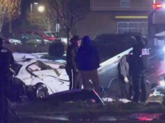 Uma pessoa morreu depois que um acidente de dois veículos desligou E Burnside e SE Stark em Gresham.