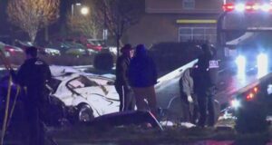 Uma pessoa morreu depois que um acidente de dois veículos desligou E Burnside e SE Stark em Gresham.