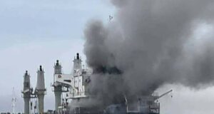 Cinco navios atacados em meio a relatos de drones iranianos e minas marítimas | Guerra EUA-Israel e notícias sobre o Irã