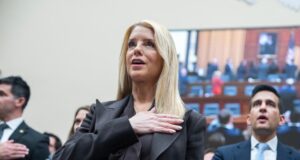 Cinco republicanos votaram pela intimação de Pam. Bondi nos arquivos de Epstein: lista completa