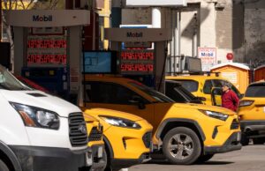 O mapa mostra os preços da gasolina aumentando quando a média estava acima de US$ 3 em todos os estados.