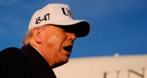 Trump disse que os Estados Unidos destruiriam todos os alvos militares na ilha Khark, no Irã. e ameaçar a infra-estrutura petrolífera se os petroleiros a bloquearem.