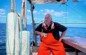 Clipe de documentário “Todos os rios despejam suas histórias no mar”