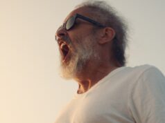 Ele morreu de câncer. Então ele fez uma comédia sobre isso