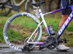 ‘A separação dos pneus não se deve ao design do aro sem gancho’ – Cadex divulga declaração sobre a falha da roda traseira de Amaury Capiot em Omloop