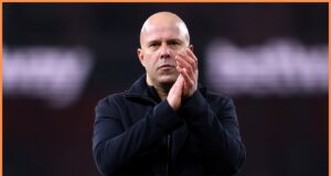 O técnico do Liverpool, Arne Slot, precisa de mais tempo durante o período de transição