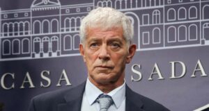 Irritou-me o fato de terem dito que Amério administrava o ministério.