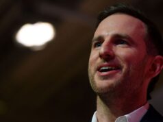 O que é aquele misterioso dispositivo metálico que o diretor de design dos EUA, Joe Gebbia, está usando?