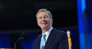 As chances de Roy Cooper de perder a cadeira do Partido Republicano no Senado da Carolina do Norte: pesquisa