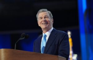 As chances de Roy Cooper de perder a cadeira do Partido Republicano no Senado da Carolina do Norte: pesquisa