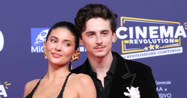 GettyImages-2213948713-Timothee-Chalamet-Kylie-Jenner-Hold-Hands-After-She-Skipped-Actor-Awards.jpg
