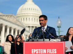 Ro Khanna critica Dartmouth por manter Leon Black construindo em meio a laços com Epstein