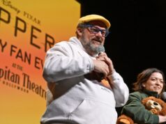 Os dubladores de ‘Hoppers’ da Pixar, Bobby Moynihan e Piper Curda, acenam para Beaverton