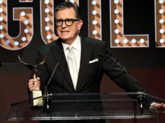 Stephen Colbert rejeita comparações com escritores na lista negra e elogia a equipe