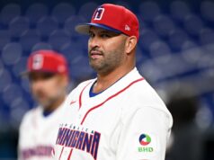 Albert Pujols responde ao chamado de greve final na derrota da República Dominicana no WBC para os Estados Unidos.