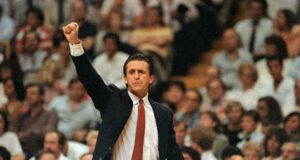 Pat Riley para os treinadores da NBA: Mataria você se vestir bem pela primeira vez?