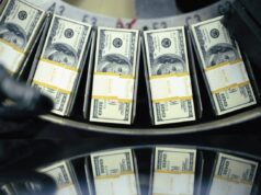 Milhares de pessoas receberiam pagamentos de US$ 1.500 sob a nova lei.