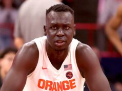 Ex-jogador de basquete de Syracuse, 26, detido pelo ICE enquanto surfava no sofá devido à falta de moradia: o treinador diz ‘muito triste’