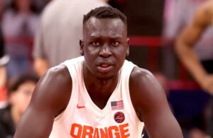 Ex-jogador de basquete de Syracuse, 26, detido pelo ICE enquanto surfava no sofá devido à falta de moradia: o treinador diz ‘muito triste’