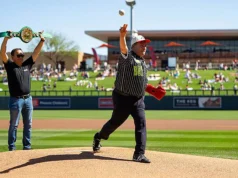 O WBC Prez lançou o primeiro arremesso cerimonial para o jogo de exibição Arizona x México da MLB