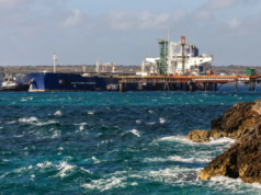 Um petroleiro russo atraca em Cuba depois que o bloqueio dos EUA foi aliviado