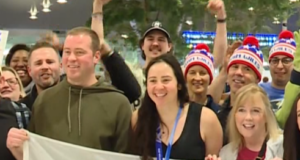 Jackie Wiles, de Canby, volta para casa depois de ganhar a medalha de bronze olímpica.