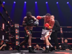 Pavel Sosulin intercepta Victor Nagbe e olha para Xander Zayas.