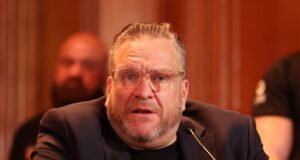 A estrela dourada de Spencer Brown, Tyson Fury, será o principal promotor de Arslanbek Makhmudov.