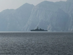 Os Estados Unidos lançam munições de 5.000 libras em locais de mísseis iranianos perto de Ormuz