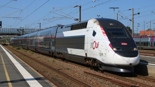 TGV_Duplex_a_Laval_3_par_Cramos.jpg