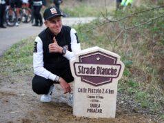 ‘Vamos divertir-nos’ – Tadej Pogačar visita a sua própria área de cascalho antes de tentar conquistar o quarto título recorde do Strade Bianche.
